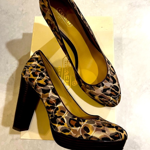 coach tristian ocelot heels size 9, gently used in box. - Picture 1 of 3